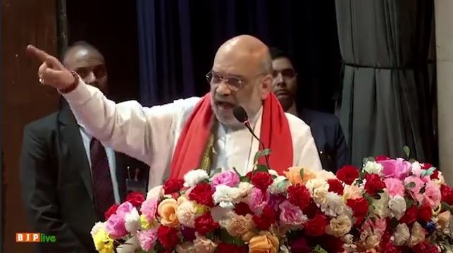 যে দলের সিপাহী কোটি টাকার দুর্নীতি করেন, সেই দল বাংলার ভালো কীভাবে করবে? শাহের নিশানায় মমতা!