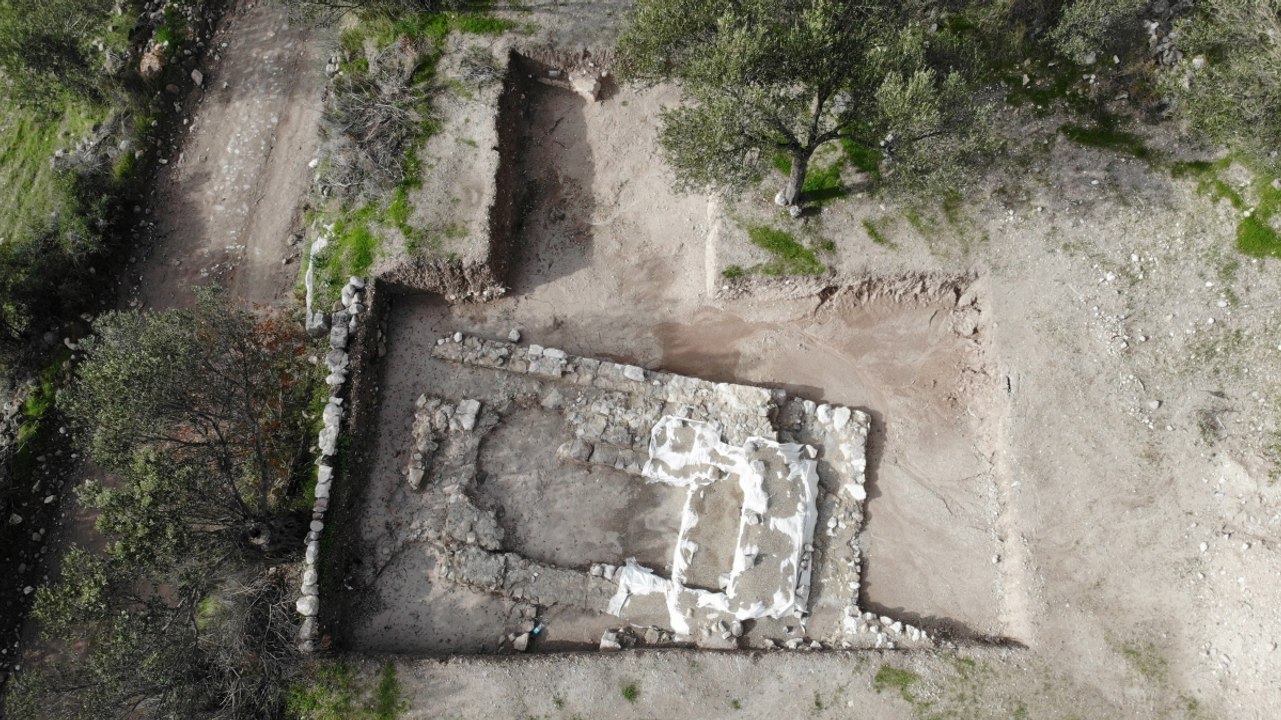 Çanakkale'den tarih fışkırıyor: 2 bin yıllık anıt mezar bulundu