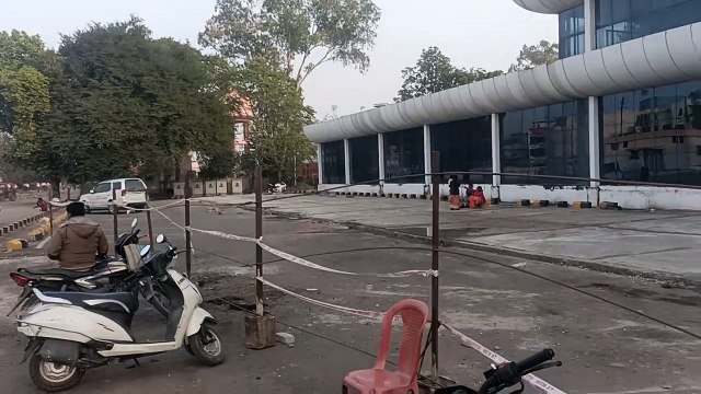 Video: रेलवे स्टेशन का मुख्य द्वार बन रहा भव्य, तेज गति से हो रहा निर्माण