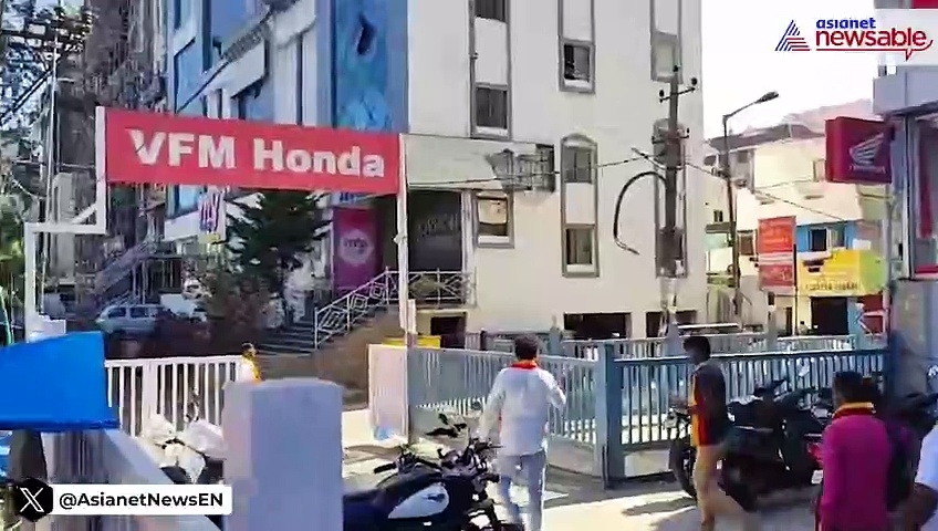 Kannada activists stage protest urging inclusion of Kannada in signboards across Bengaluru (WATCH)