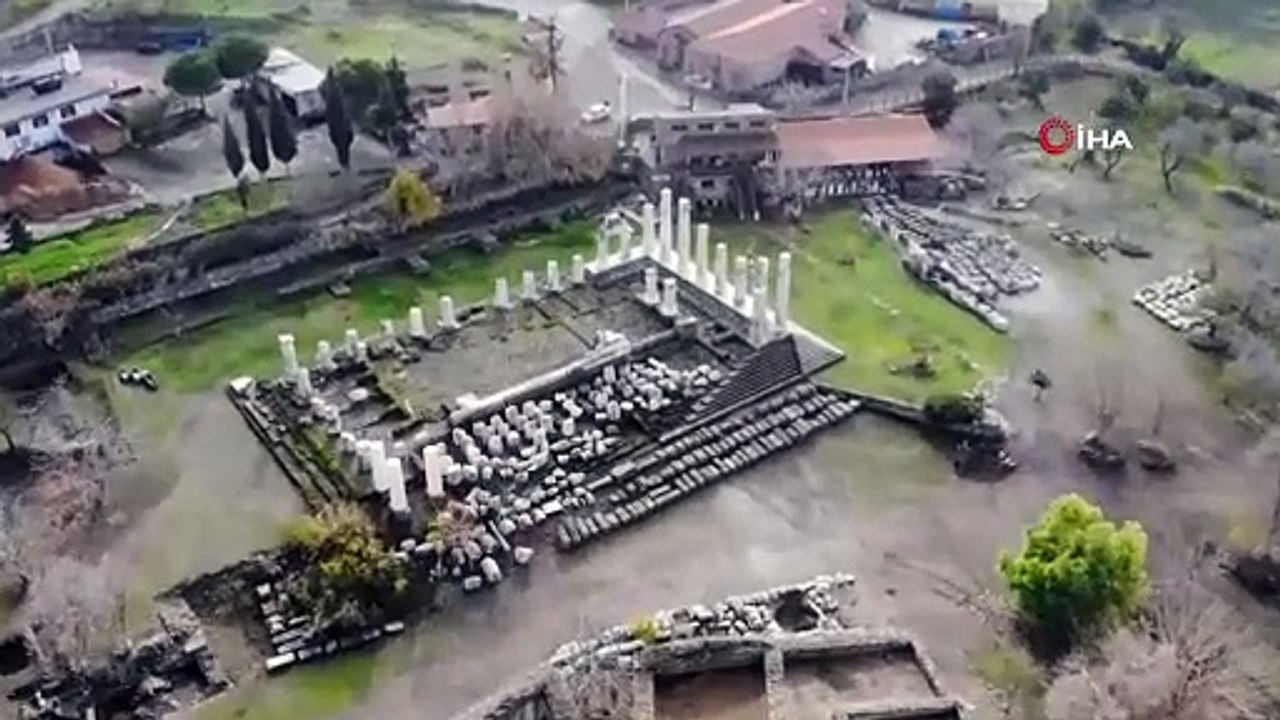 Apollon Smintheus Tapınağı'nda 2 bin yıllık mezar bulundu