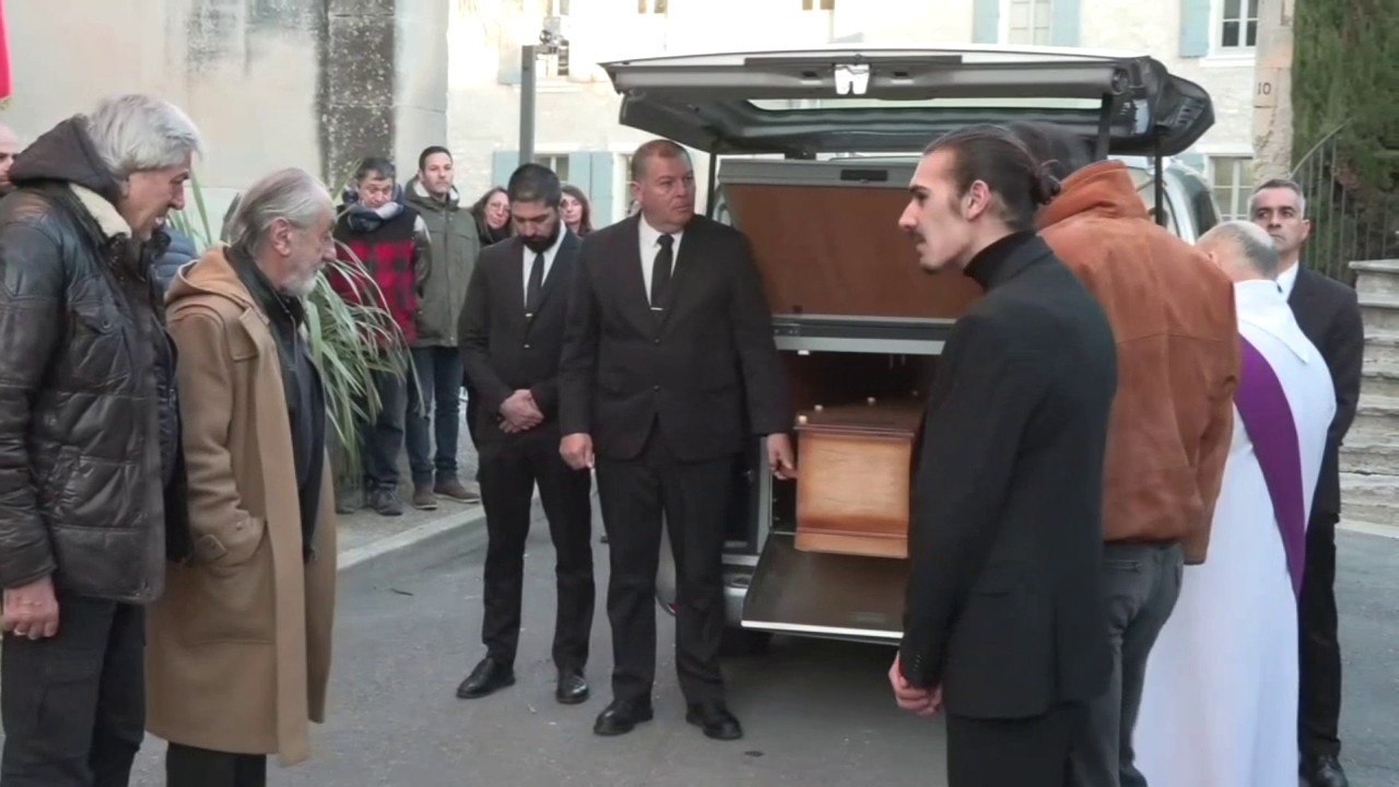 Suivez les obsèques de Guy Marchand à Mollégès, dans les Bouches-du-Rhône