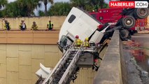 Florida'da kaza sonrası sıkışan şoför itfaiye ekipleri tarafından kurtarıldı