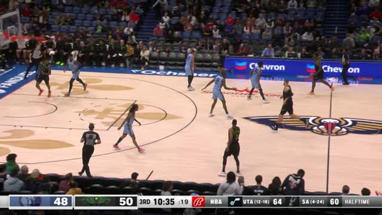 Zion throws down nasty slam against the Grizzlies