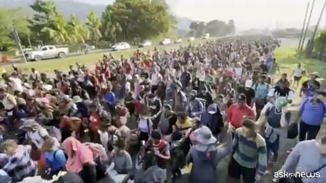 Usa, migliaia di migranti in attesa di passare il confine nel nord del Messico