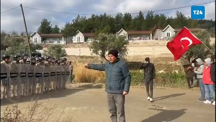 Hatay’da Dikmeceliler, iş makinelerine karşı etten duvar ördü