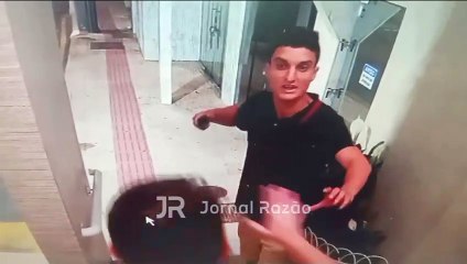 Bandidos surpreendem turista em Balneário Camboriú e vítima acaba esfaqueada ao reagir