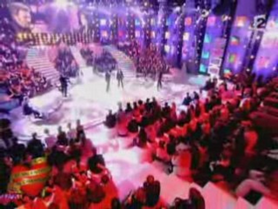Johnny Halliday et Chimène Badi - Derrière L'amour