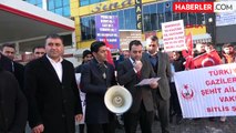 Bitlis'te Gaziler ve Şehit Aileleri Vakfı Üyeleri HDP İl Binası Önünde Basın Açıklaması Yaptı