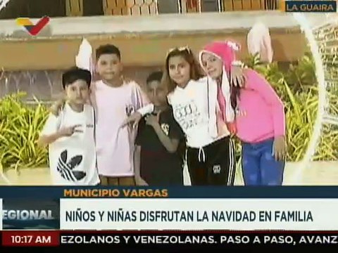 Niños y niñas disfrutan de sus regalos del niño Jesús junto a sus familias en el edo. La Guaira