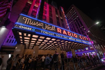 This Day in History: Radio City Music Hall Opens