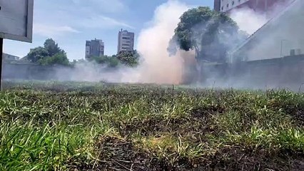Fumaça causa grandes transtornos no Centro após fogo ser ateado em lote baldio