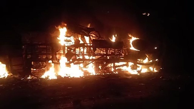 डंपर से टकराने के बाद 40 यात्रियों से भरी बस में लगी आग