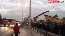 TEM'de damperi açılan tır yön levhasını devirdi: Ankara istikameti trafiğe kapandı