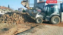 Osmancık'ta kaldırım taşları kepçe ile söküldü