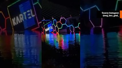 Diskolaiva Sava-joessa Belgradissa Upposi Yli Sadalla Matkustajalla 🚤