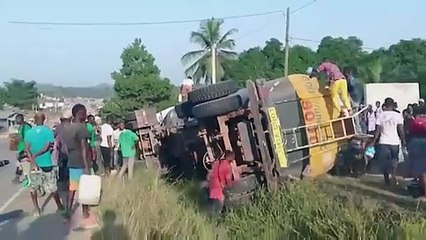 Pelo menos 15 morrem em explosão de caminhão-pipa na Libéria