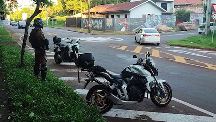 Durante fiscalização, moto e carro são apreendidos pela PM