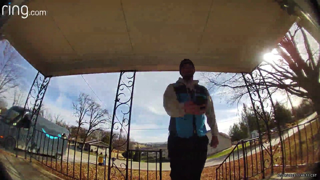 Amazon Delivery Driver Dances With Ring Camera
