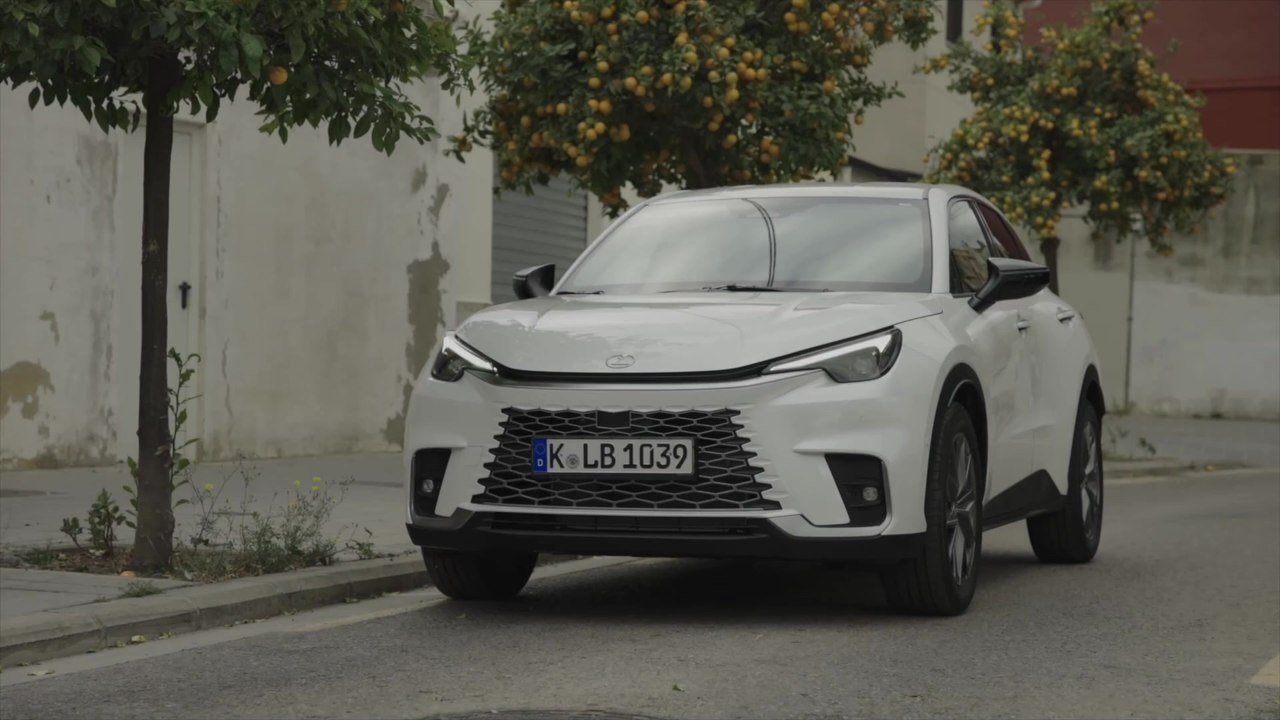 Der neue Lexus LBX - Volldigitales 12,3-Zoll-Kombiinstrument und Lenkrad-Design