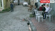 Fatih'te eski koca dehşeti: Boşandığı eşini sokak ortasında silahla vurarak ağır yaraladı