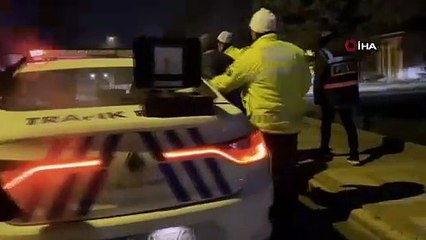 Alkollü sürücü polisleri canından bezdirdi