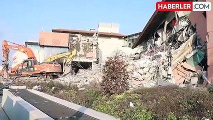 Gençlerin buluşma noktasında yıkım çalışmaları başladı