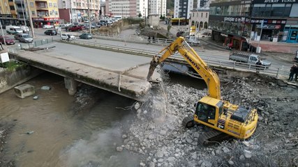 Çayeli'nde seli tetikleyen köprüler yıkılıyor