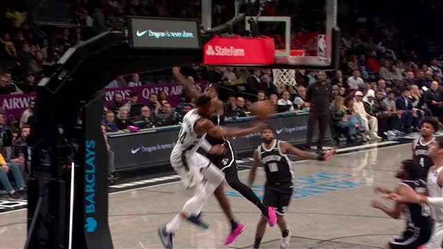 Antetokounmpo takes to the air for clever assist