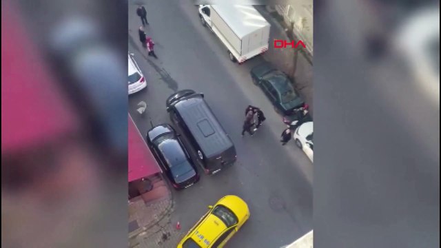 İstanbul’da ‘yol verme’ tartışmasında silah gösterip taksiciyi darp ettiler