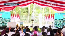 Momen Jokowi Cek Sinyal Internet usai Resmikan Satelit Satria 1 dan BTS 4G di Talaud, Sulut