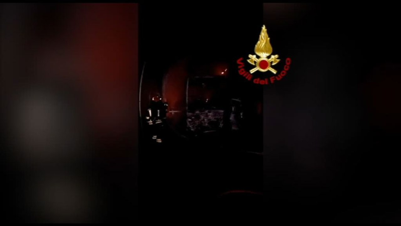 Scontro tra pullman e ambulanza in galleria a Urbino: 4 morti