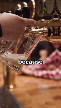 Ecco perché al ristorante ci servono subito pane e vino, il neuroscienziato Così spendiamo di più