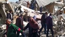 Gaza, la distruzione dopo un bombardamento a Deir al-Balah