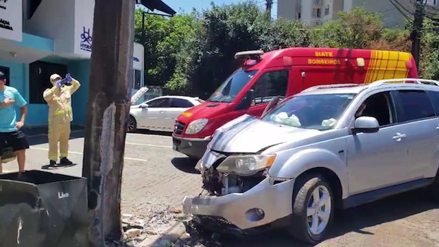 Caminhão apresenta problemas mecânicos na BR-277 e precisa ser guinchado