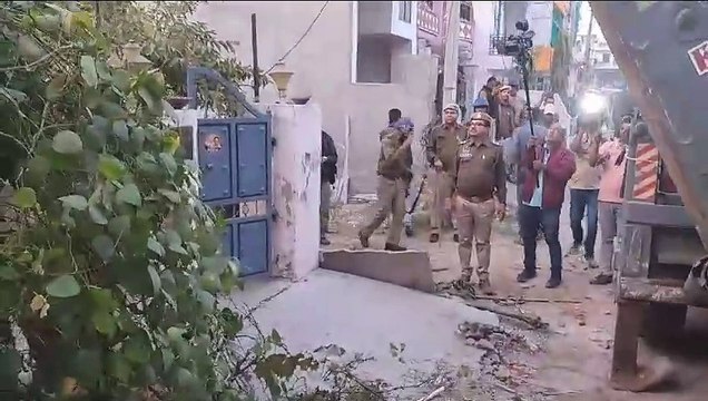 गोगामेड़ी हत्याकांड: शूटर रोहित राठौड़ के अवैध कब्जे पर चली नगर निगम की जेसीबी