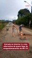 Moradores de Piçarras usam troncos e cones em protesto contra “caos” no trânsito