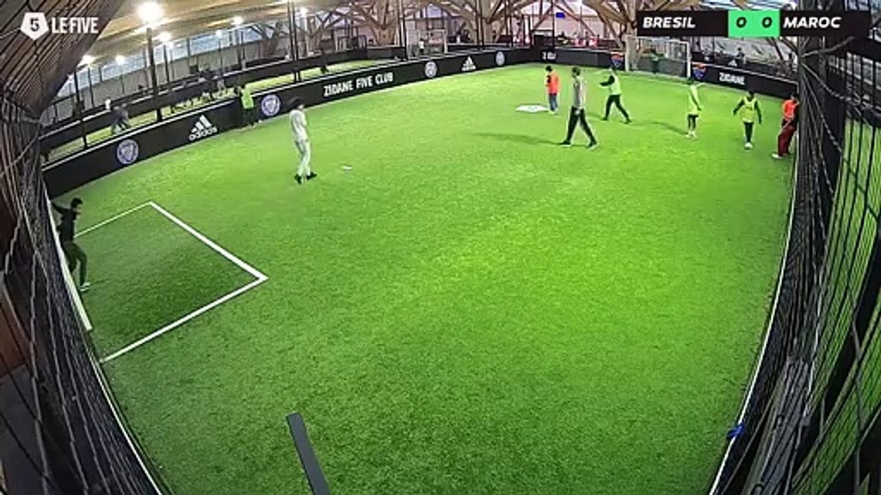 Moussa 28/12 à 16:43 - Football Terrain ZFC (LeFive P18)