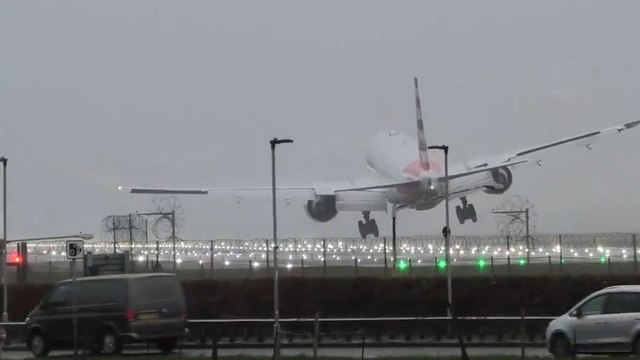 Tornade, inondations, toit arraché : la tempête Gerrit fait 3 morts au Royaume-Uni
