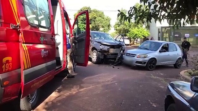 Forte colisão entre Celta e Ranger deixa homem ferido na Rua Belo Horizonte