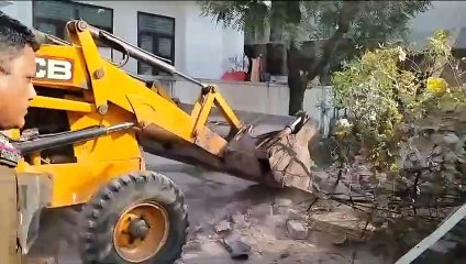 गोगामेड़ी हत्याकांड: शूटर रोहित राठौड़ के अवैध कब्जे पर चली नगर निगम की जेसीबी