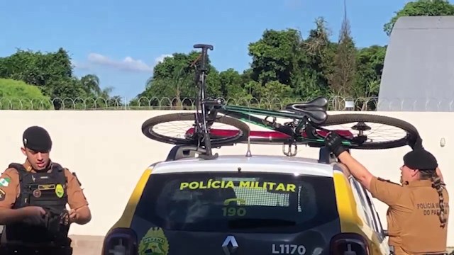 Com objetos furtados, drogas e arma de fogo, homem é preso pela Polícia Militar