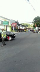 dua Toyota Innova baru dan old brubah jadi teman Thomas merah hitam dan kreta logan #kocakabis