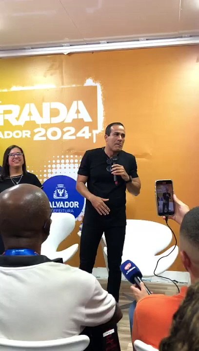 Bruno Reis "perde a postura" ao relembrar elogio picante de Anitta