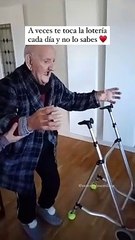 "Lotaria diária". Idoso de 103 anos reencontra-se com "amor da sua vida"