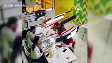 Malatya'da deprem anlarında yemek yemeye devam eden vatandaşlar şaşırttı