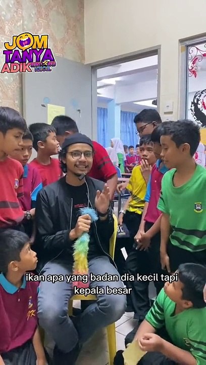 HAAA IKAN BILIS PAKAI HELMET KE?? #bintangkecilmy #tekateki #streetinterview