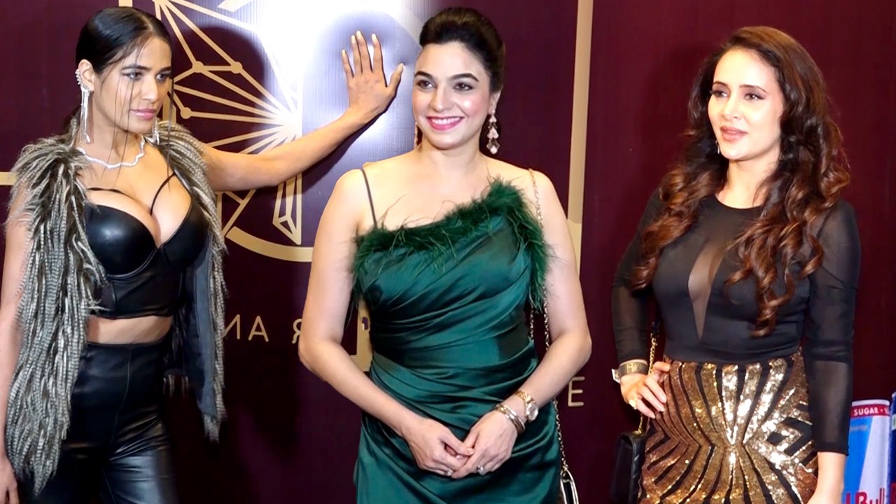 Poonam Pandey & Others Put Glamour To The Launch Of Shiloh Bar Andheri