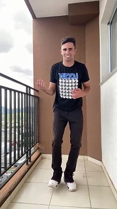 Ce danseur fait le robot d'une façon géniale... Talent de l'année