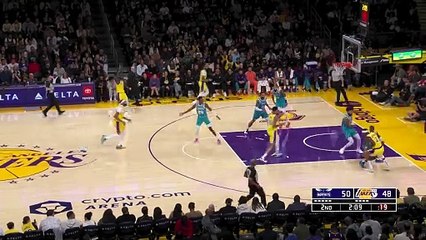 AD posterizes Richards with nasty slam